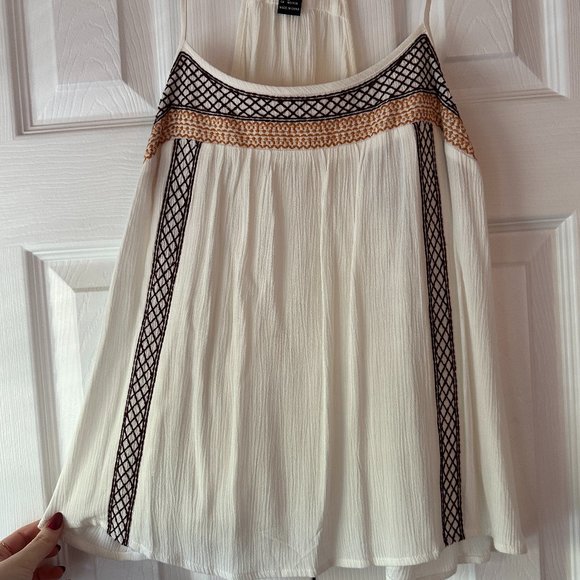 Embroidered Tank Top - Picture 3 of 6